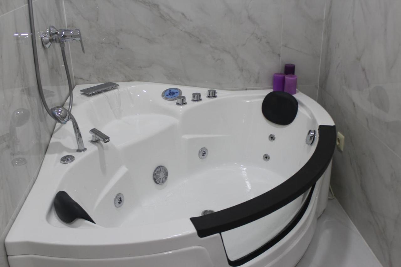 Horizons Hotel Rooms Батуми Екстериор снимка