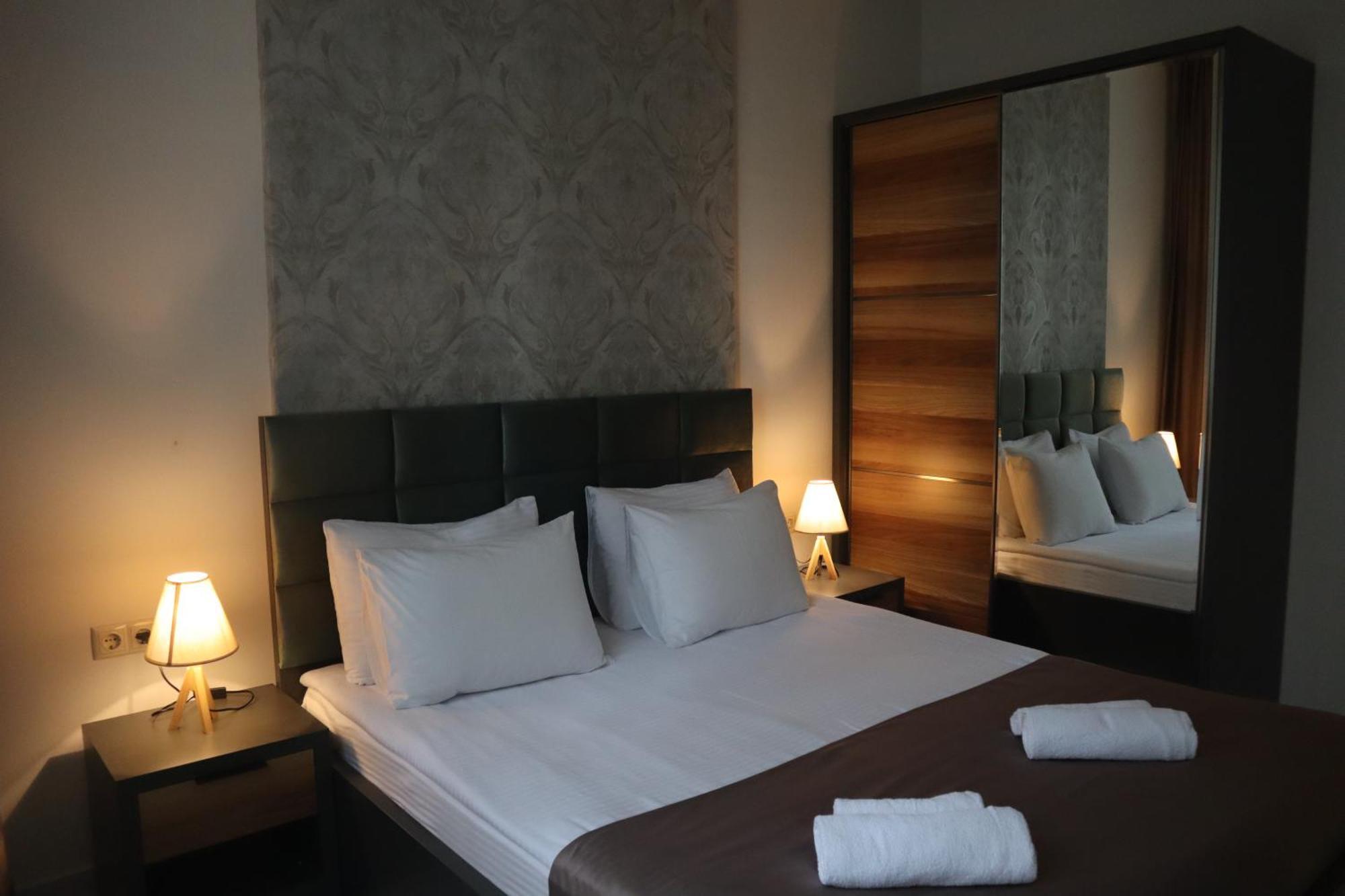 Horizons Hotel Rooms Батуми Екстериор снимка